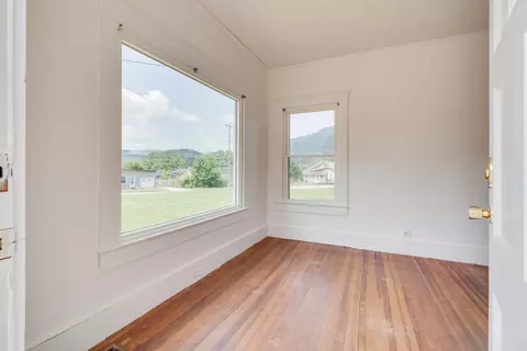709 Maple Avenue Erwin Tn 37650, Erwin, TN 37650 photo 4