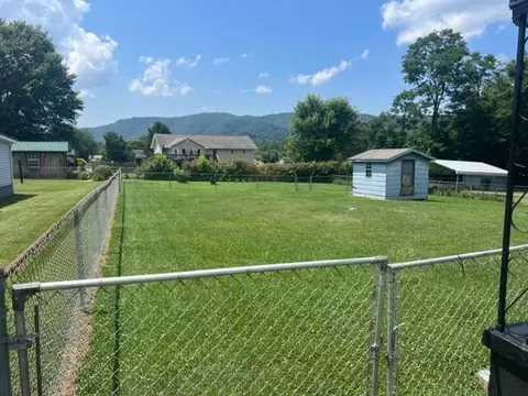 736 Roberts Street Erwin Tn 37650, Erwin, TN 37650 photo 2