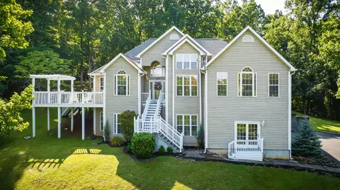 302 Pine Laurel Circle Bluff City Tn 37618, Bluff City, TN 37618