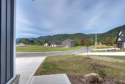 122 Ervin Loop Erwin Tn 37650, Erwin, TN 37650 photo 9