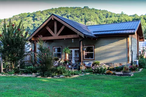 1389 Broad Street Elizabethton Tn 37643, Elizabethton, TN 37643