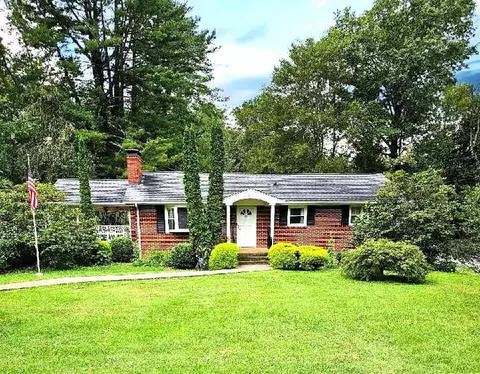 400 Long Crescent Drive Bristol Va 24201, Bristol, VA 24201