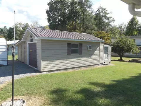 126 Swimming Pool Road Hampton Tn 37658, Hampton, TN 37658 photo 22