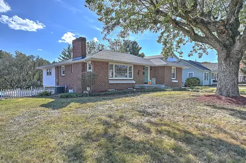 1905 Fort Robinson Drive Kingsport Tn 37660, Kingsport, TN 37660