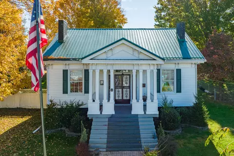 212 Main Street Bluff City Tn 37618, Bluff City, TN 37618