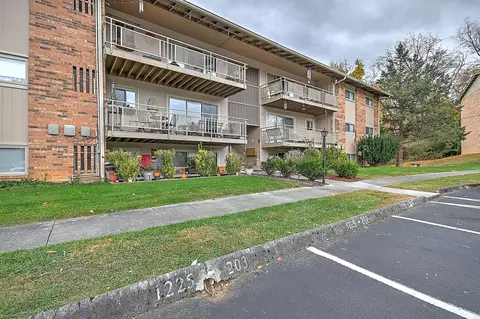 1225 Carriage Circle 203 Bristol Va 24201, Bristol, VA 24201