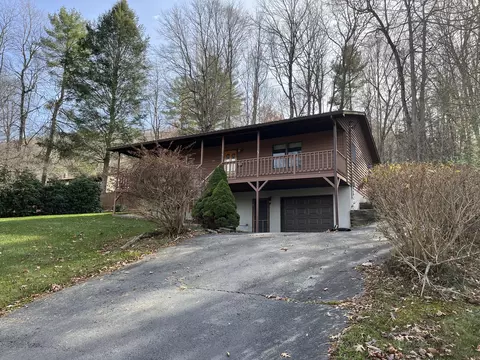 702 Hemlock Street Mountain City Tn 37683, Mountain City, TN 37683