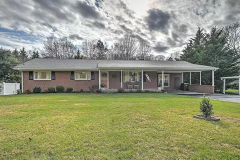 330 Sandalwood Drive Bristol Va 24201, Bristol, VA 24201