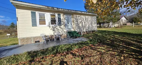 105 Samps Hollow Road Elizabethton Tn 37643, Elizabethton, TN 37643