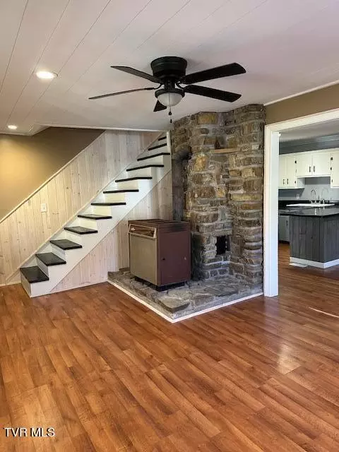 190 Walter Stevens Road Hampton Tn 37658, Hampton, TN 37658 photo 4