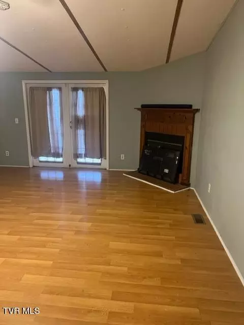110 Deadrick Street Erwin Tn 37650, Erwin, TN 37650 photo 2