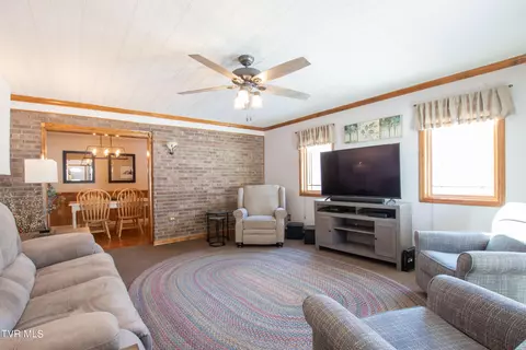 Living - 20941 Deer Run Drive Drive Abingdon Va 24211, Abingdon, VA 24211 photo 5 of 5
