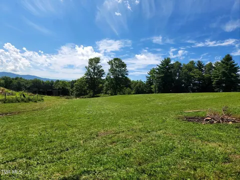 880 Red Brush Road Mountain City Tn 37683, Mountain City, TN 37683