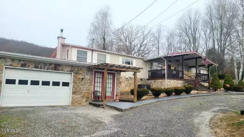 8409 Fleming Valley Lane Pound Va 24279, Pound, VA 24279 photo 2