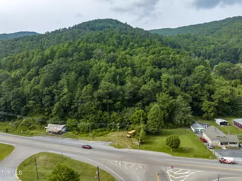 7925 Highway 19e Roan Mountain Tn 37687, Roan Mountain, TN 37687