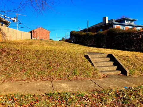 302 Highland Avenue Johnson City Tn 37604, Johnson City, TN 37604