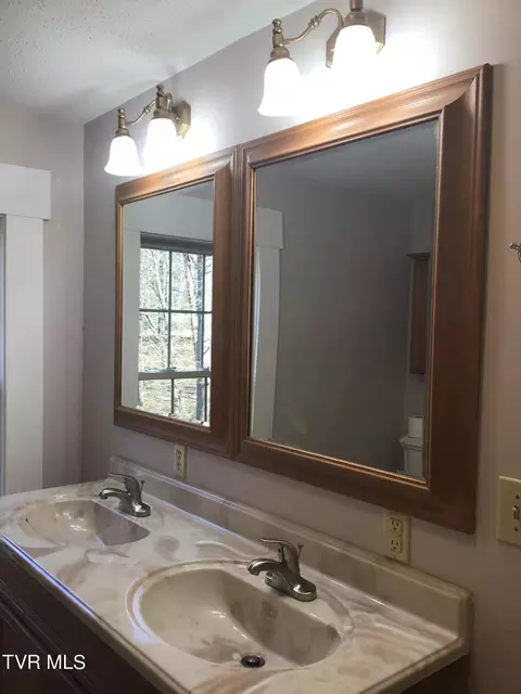 Bath - 251 Bearfield Road Chuckey Tn 37641, Chuckey, TN 37641 photo 2 of 4