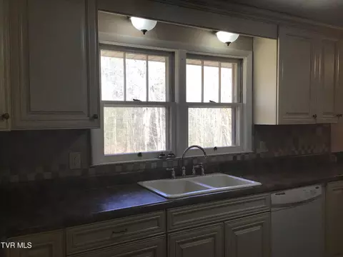 Kitchen - 251 Bearfield Road Chuckey Tn 37641, Chuckey, TN 37641 photo 6 of 7
