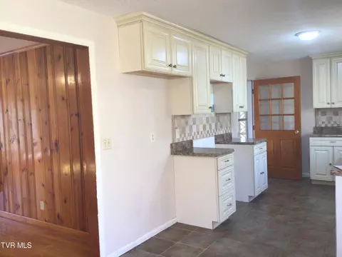 Kitchen - 251 Bearfield Road Chuckey Tn 37641, Chuckey, TN 37641 photo 5 of 7