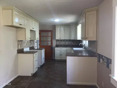 Kitchen - 251 Bearfield Road Chuckey Tn 37641, Chuckey, TN 37641 photo 3 of 7