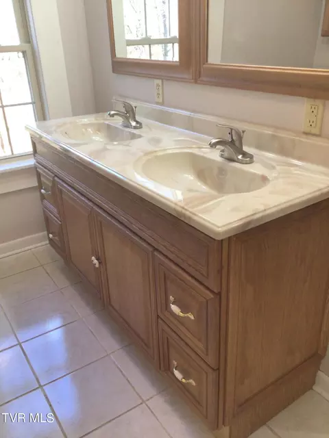 Bath - 251 Bearfield Road Chuckey Tn 37641, Chuckey, TN 37641 photo 3 of 4