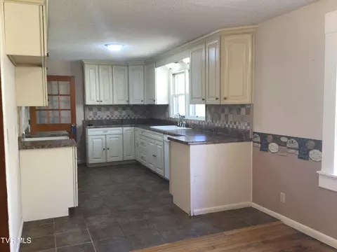 Kitchen - 251 Bearfield Road Chuckey Tn 37641, Chuckey, TN 37641 photo 2 of 7