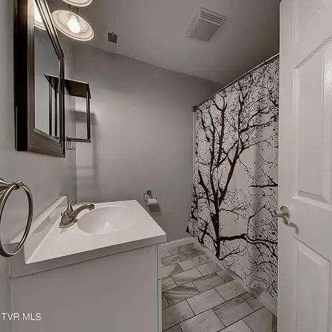 Bath - 287 Clearview Street Gray Tn 37615, Gray, TN 37615 photo 2 of 2