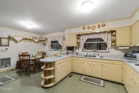 Kitchen - 450 N Mohawk Rd Mohawk Tn 37810, Mohawk, TN 37810 photo 3 of 4