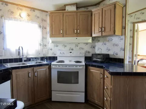 Kitchen - 1545 Chimney Top Loop Fall Branch Tn 37656, Fall Branch, TN 37656 photo 3 of 5