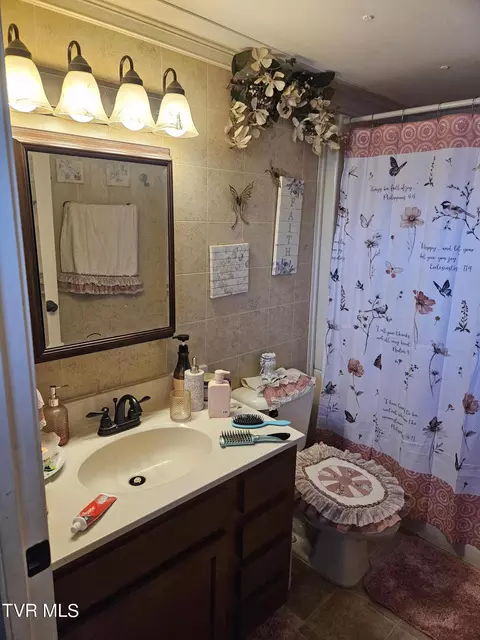 Bath - 8847 Boggs Hill Road Wise Va 24293, Wise, VA 24293 photo 1 of 5