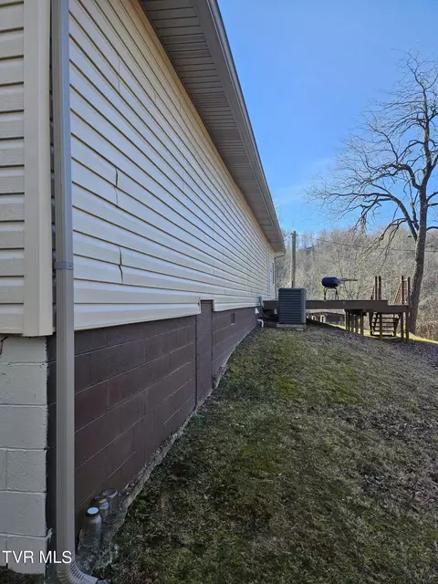 Exterior - 8847 Boggs Hill Road Wise Va 24293, Wise, VA 24293 photo 4 of 9