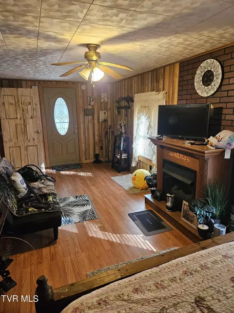 Living - 8847 Boggs Hill Road Wise Va 24293, Wise, VA 24293 photo 3 of 4