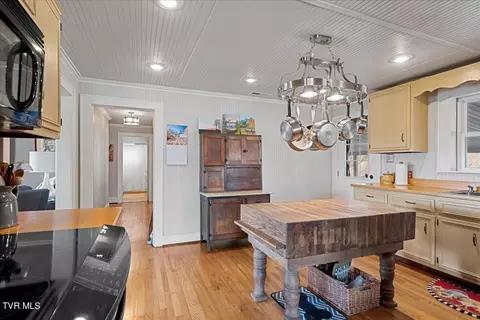 Kitchen - 200 Old Knobs Road Bristol Tn 37620, Bristol, TN 37620 photo 5 of 6