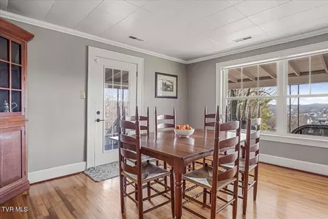 Dining - 200 Old Knobs Road Bristol Tn 37620, Bristol, TN 37620 photo 2 of 3