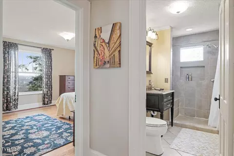 Bath - 200 Old Knobs Road Bristol Tn 37620, Bristol, TN 37620 photo 1 of 3