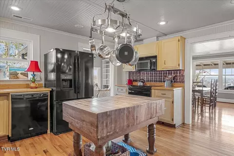 Kitchen - 200 Old Knobs Road Bristol Tn 37620, Bristol, TN 37620 photo 2 of 6