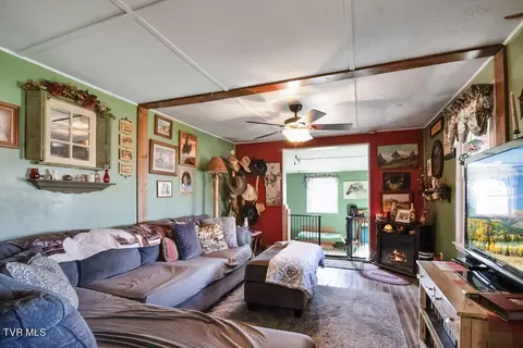 Living - 1445 Bishop Loop Greeneville Tn 37743, Greeneville, TN 37743 photo 2 of 2