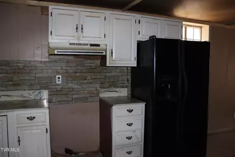 Kitchen - 6732 Union Hall Road Norton Va 24273, Norton, VA 24273 photo 3 of 3