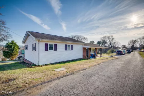 201 Oak Street Surgoinsville Tn 37873, Surgoinsville, TN 37873