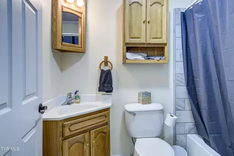 Bath - 112 Lewis Lane Lane Erwin Tn 37650, Erwin, TN 37650 photo 2 of 2
