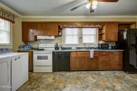 Kitchen - 112 Lewis Lane Lane Erwin Tn 37650, Erwin, TN 37650 photo 1 of 2