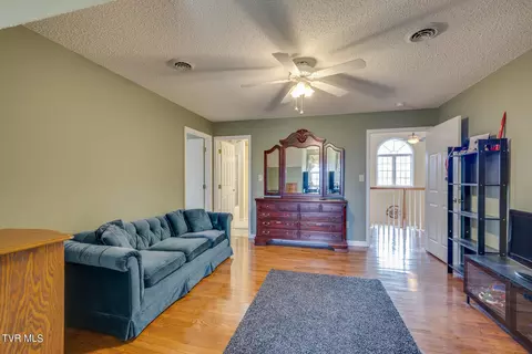 Living - 15125 Rouse Road Glade Spring Va 24340, Glade Spring, VA 24340 photo 11 of 12