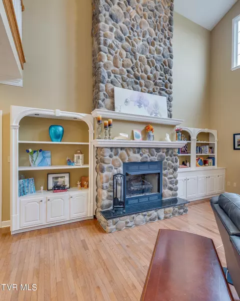 Living - 15125 Rouse Road Glade Spring Va 24340, Glade Spring, VA 24340 photo 7 of 12