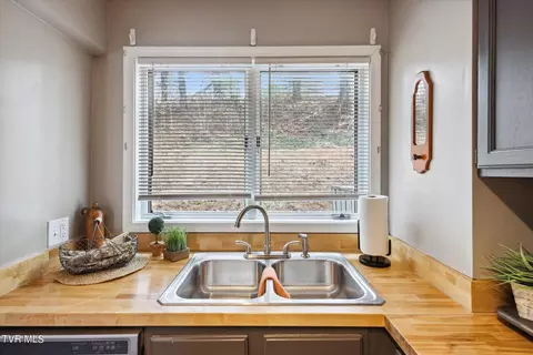 Kitchen - 186 Quail Run 186 Bristol Va 24201, Bristol, VA 24201 photo 4 of 4