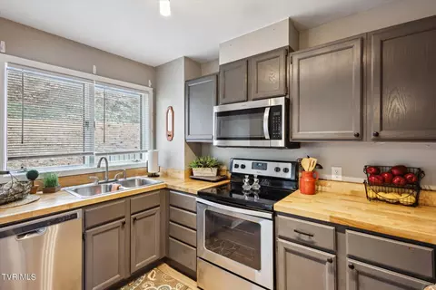 Kitchen - 186 Quail Run 186 Bristol Va 24201, Bristol, VA 24201 photo 3 of 4