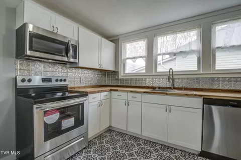 Kitchen - 422 Opekiska Street Erwin Tn 37650, Erwin, TN 37650 photo 3 of 5