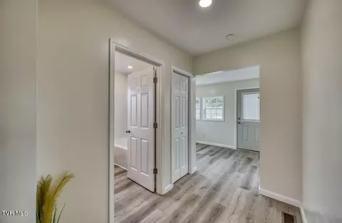 Entry Way - 1745 Highway 93 Fall Branch Tn 37656, Fall Branch, TN 37656 photo 1 of 2