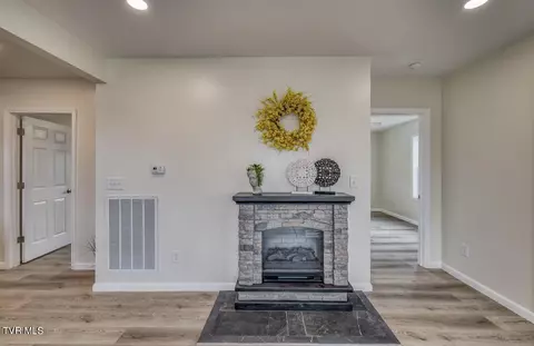 Living - 1745 Highway 93 Fall Branch Tn 37656, Fall Branch, TN 37656 photo 3 of 3