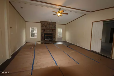 Living - 2712 4th Ave E Big Stone Gap Va 24219, Big Stone Gap, VA 24219 photo 1 of 4