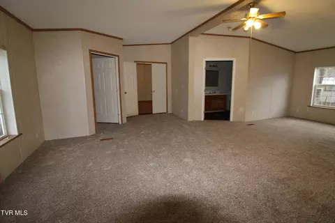Living - 2712 4th Ave E Big Stone Gap Va 24219, Big Stone Gap, VA 24219 photo 4 of 4